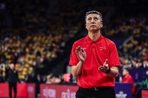 媒体人：中国男篮要做足强力对抗的准备 篮板退防等是赢球关键