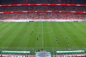 场地情况不佳！记者：西安国际足球中心连下五天雨，草皮撑不住了