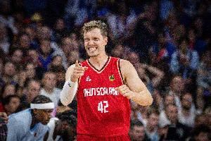 手感差但作用大！奥布斯特9中2&三分7中1仅5分&正负值+26全场最高