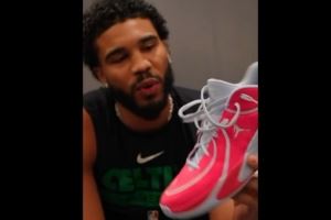 恢复神速！塔图姆上脚粉色JT4 开始进行有球训练