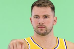 八村塁：东契奇变得更加专注了 现在更像一位领袖了