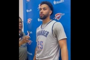 阿杰伊-米切尔谈训练营氛围：这里的一切都充满竞争性