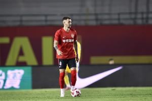 吉林体育：亚泰后卫罗西奇大腿拉伤下场，很可能影响接下来的比赛