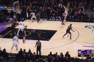 真是不讲理！马尔卡宁面对里夫斯 原地干拔后仰打成3+1回应！